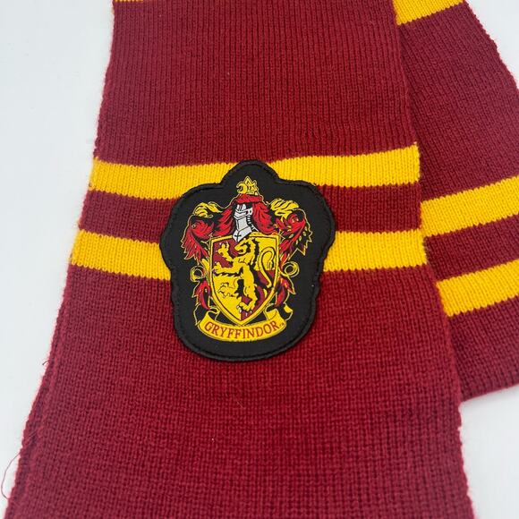 Harry Potter Gryffindor Knit Scarf Hogwarts House Crest Patch One Size - Picture 4 of 5